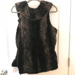 Perfect Winter Faux fur reversible vest!